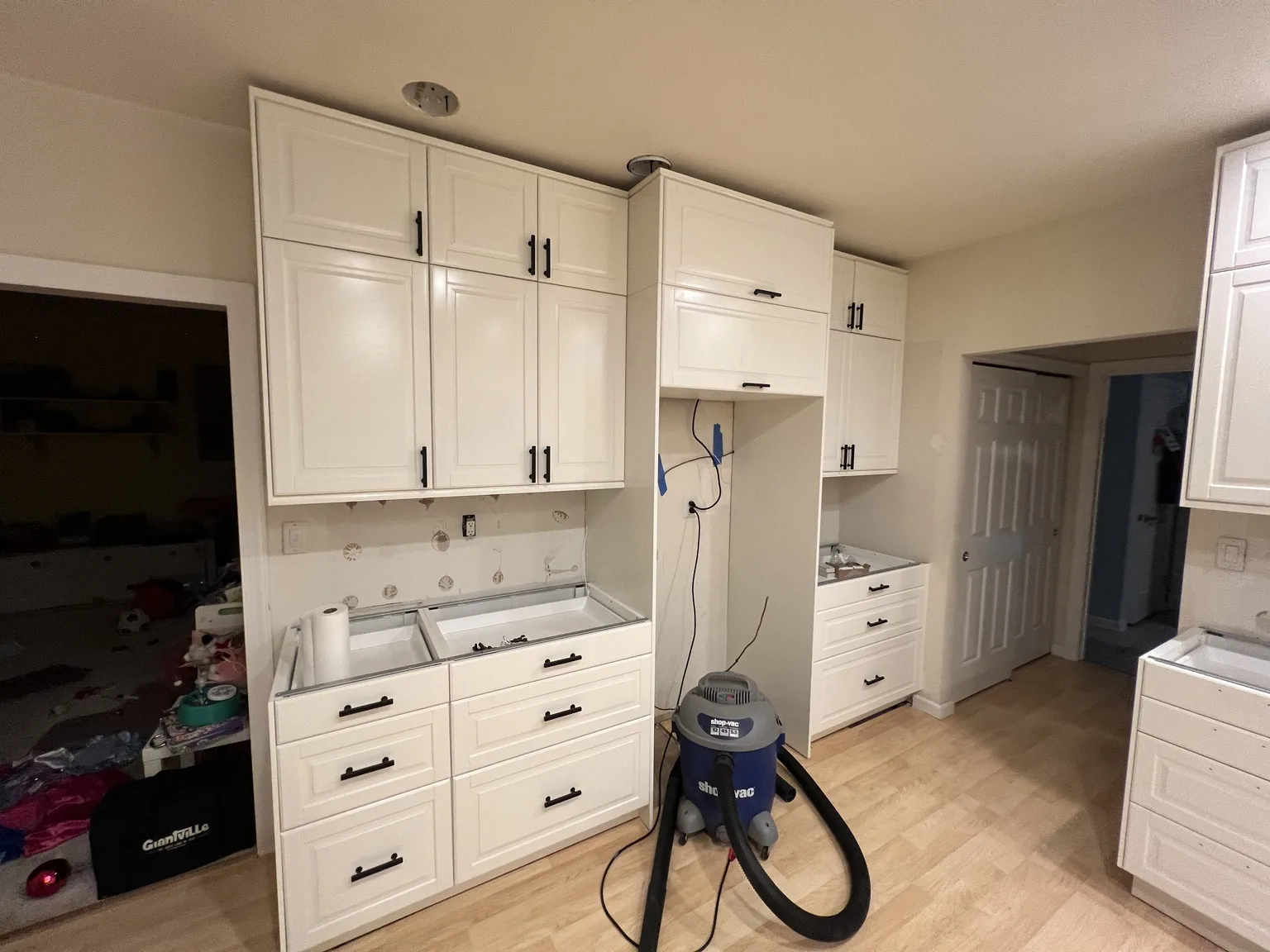 White Shaker U-Shaped Kitchen